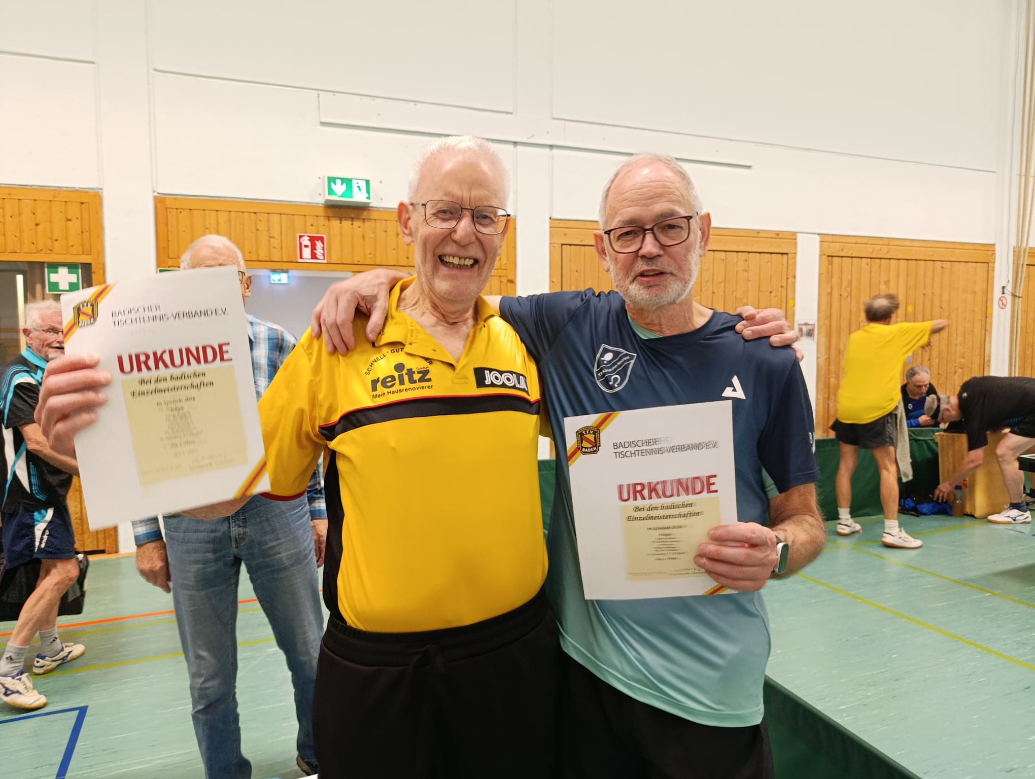 Strahlende Gesichter bei der Siegerehrung der Senioren-Altersklassen in Stutensee-Spöck.